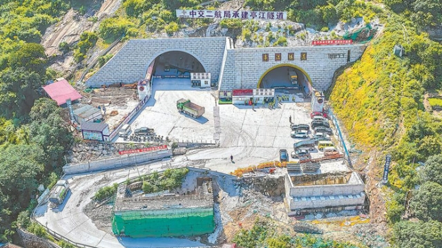 福州机场第二高速公路亭江隧道右洞顺利贯通